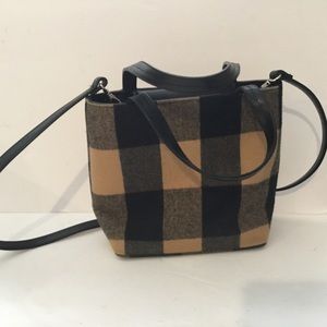 Amanda Smith Medium size tan and black plaid purse. . Medium size